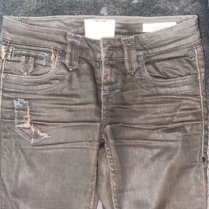 BLACK LOW RISE STRAIGHT LEGGED JEANS